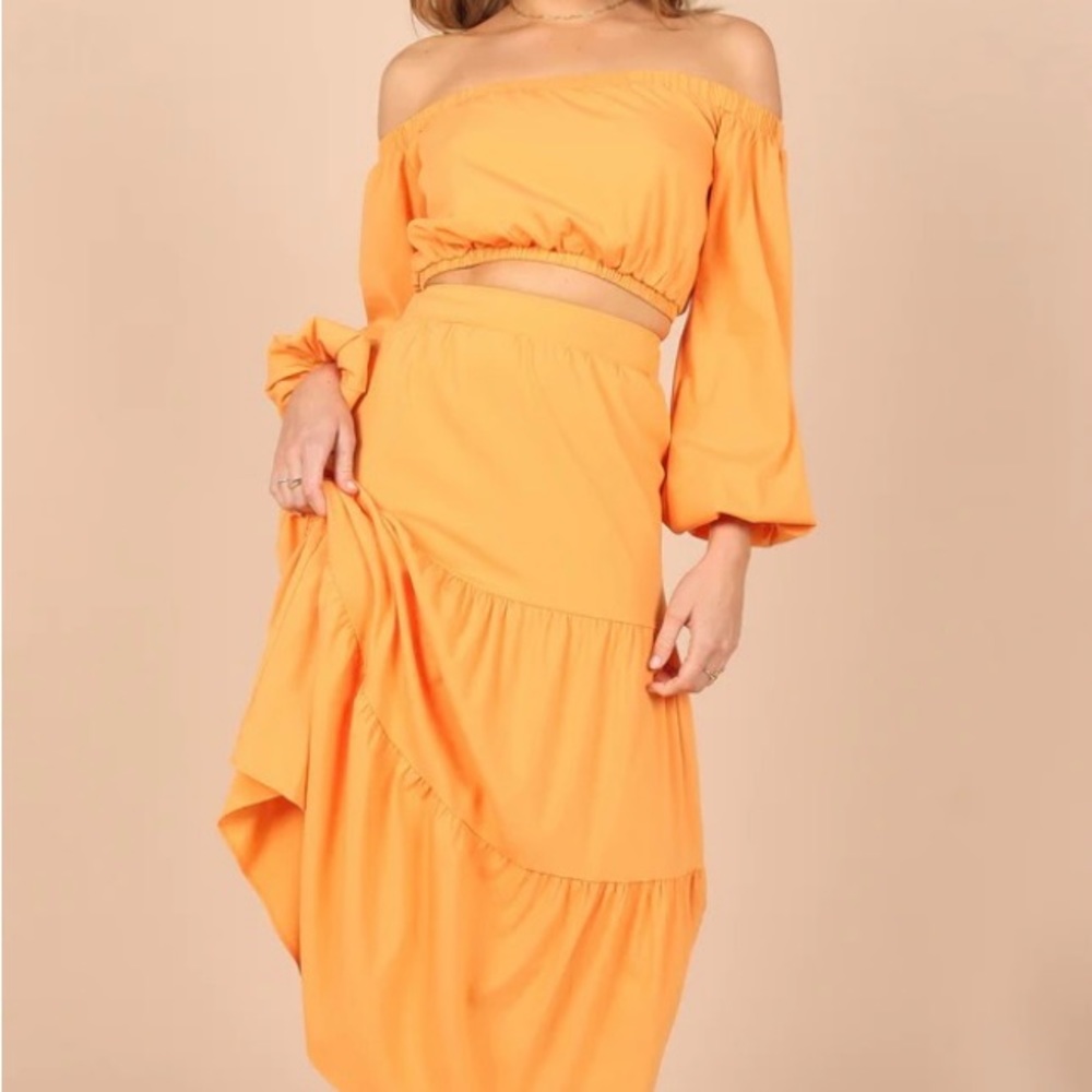 Petal & Pup 2  piece beautiful orange set!